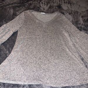 Eesome Heathered Gray Long Sleeve Top with Bell Sleeves